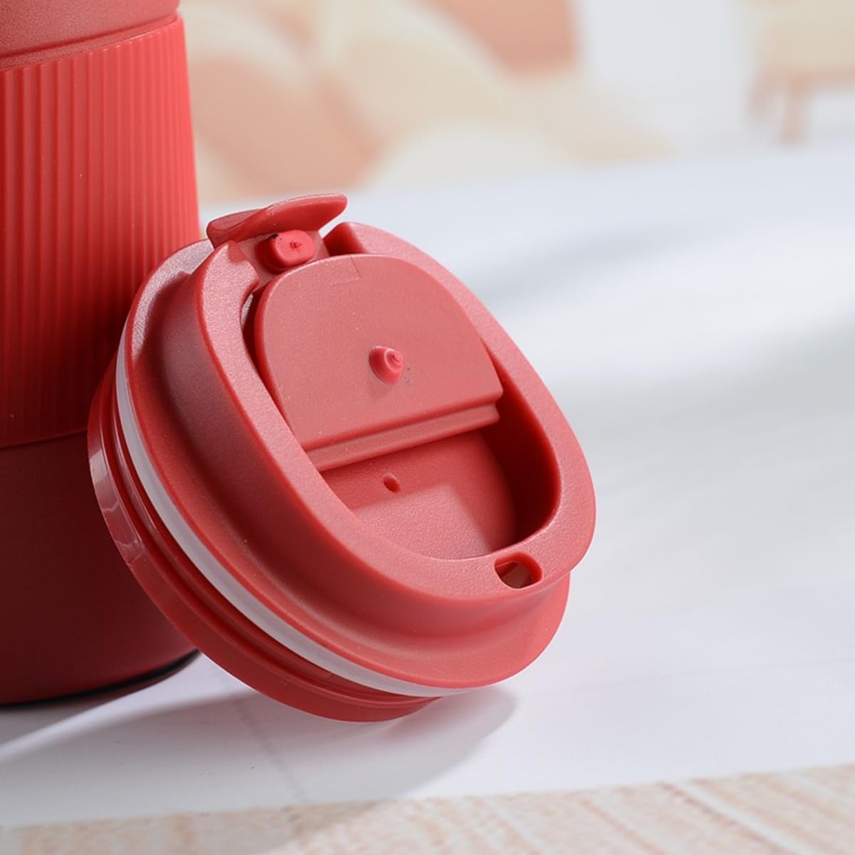 Stainless Steel Insulated Travel Coffee Mug Flip up Tumbler, Double wall Leak Proof Vacuum Cup Keep Drink Cold and Hot (Red, 17 Ounces) H464088