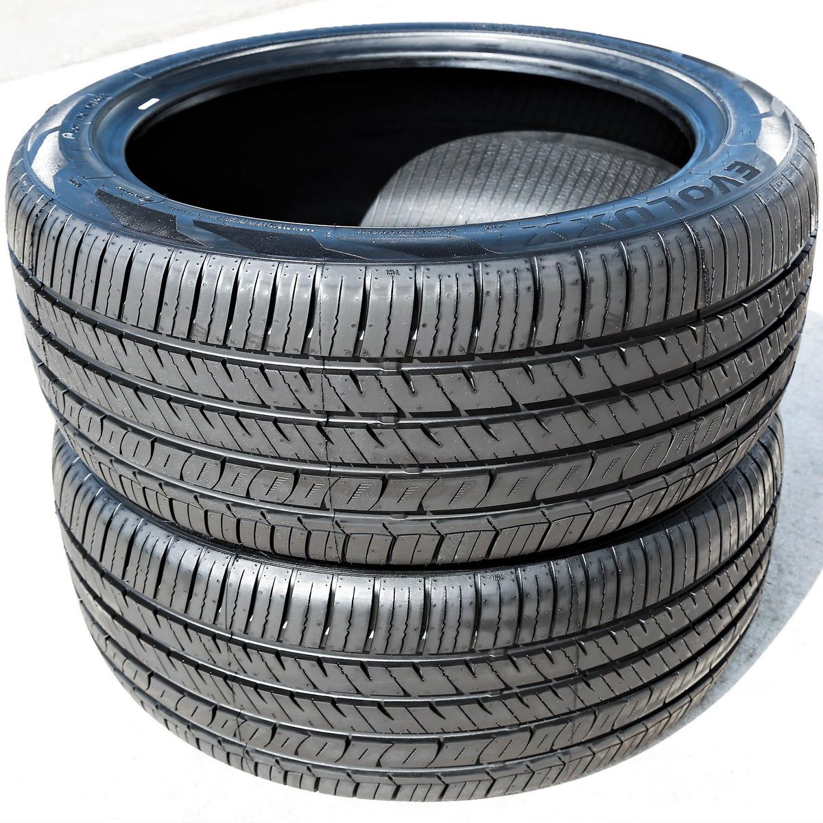 235/40R19 96Y XL All Season Passenger Tire K561279